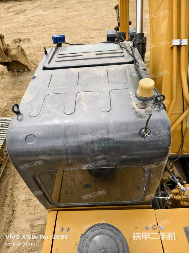 駕駛室頂部(整機外觀) 駕駛室頂部(整機外觀)