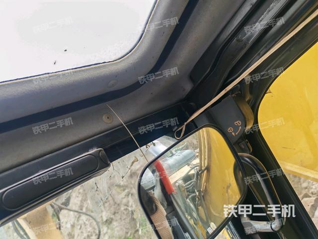 右側(cè)玻璃角標(駕駛室部分) 右側(cè)玻璃角標(駕駛室部分)