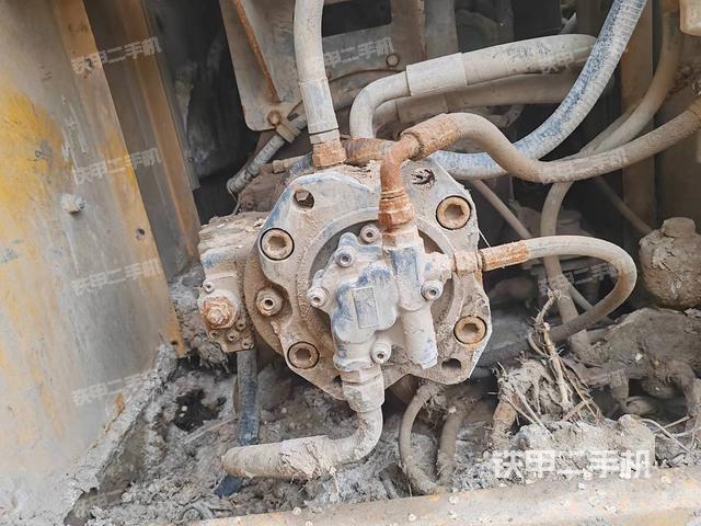 液壓泵艙室正面整體(整機(jī)外觀) 液壓泵艙室正面整體(整機(jī)外觀)