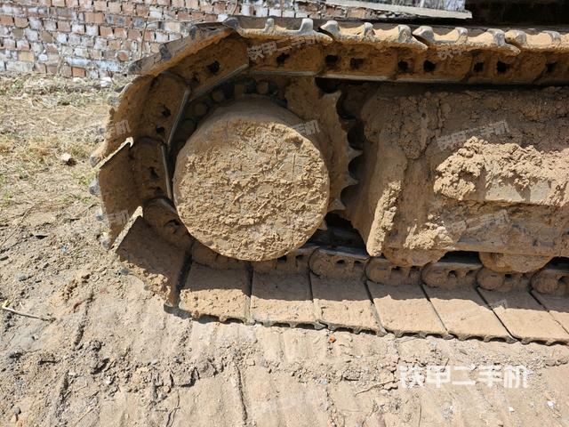 單側(cè)履帶整體(整機(jī)外觀) 單側(cè)履帶整體(整機(jī)外觀)