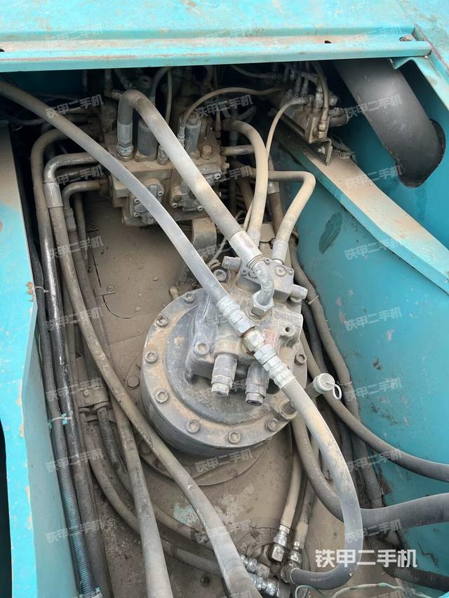 回轉(zhuǎn)馬達和主控閥（整機外觀）