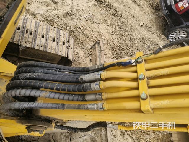 轉(zhuǎn)盤和下車架正前（工作和回轉(zhuǎn)裝置）