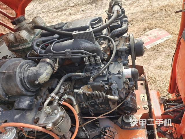 發(fā)動(dòng)機(jī)艙液壓泵全景（壓路機(jī)發(fā)動(dòng)機(jī)艙）