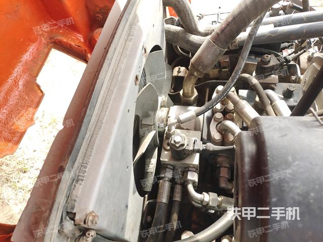 散熱器全景（壓路機(jī)發(fā)動(dòng)機(jī)艙）