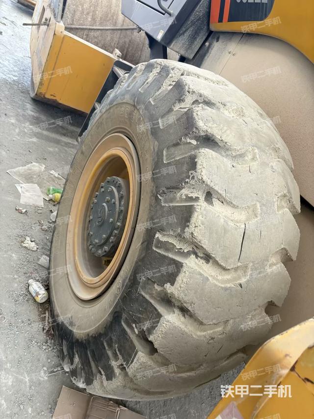 后輪右側(cè)全景（壓路機前后車架）