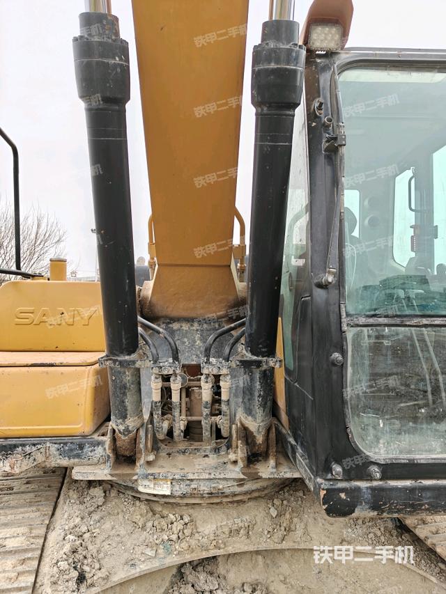 大臂油缸整體?豎拍(工作和回轉(zhuǎn)裝置) 大臂油缸整體?豎拍(工作和回轉(zhuǎn)裝置)