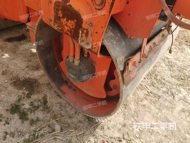 前輪右側(cè)減震塊連接及部件（壓路機(jī)前后車(chē)架）