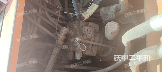 回转马达和主控阀（整机外观）