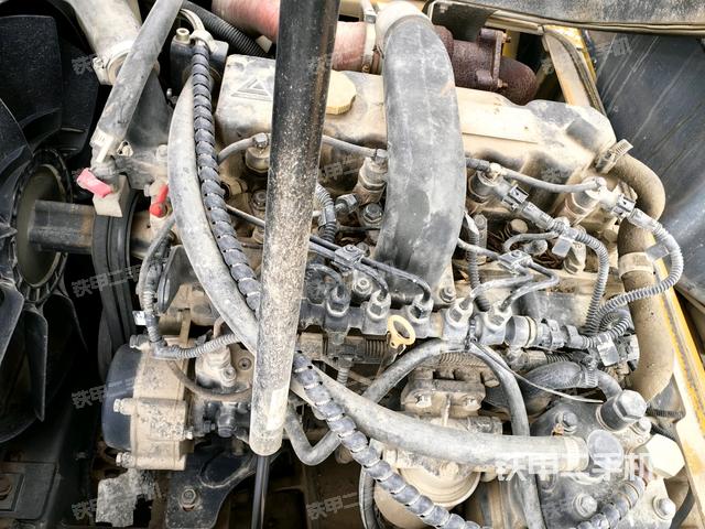 發(fā)動(dòng)機(jī)室（上車(chē)部件）