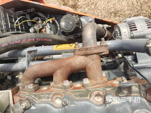 分動(dòng)箱或變速箱（壓路機(jī)發(fā)動(dòng)機(jī)艙）