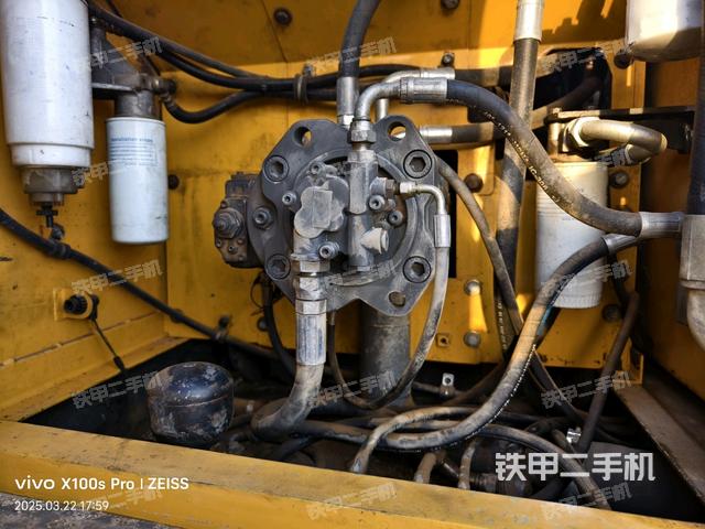 液壓泵艙室正面整體(整機(jī)外觀) 液壓泵艙室正面整體(整機(jī)外觀)