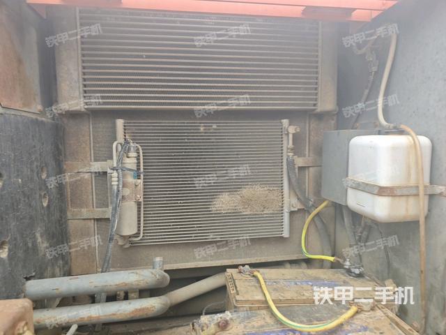 散熱器正面(大件艙室) 散熱器正面(大件艙室)