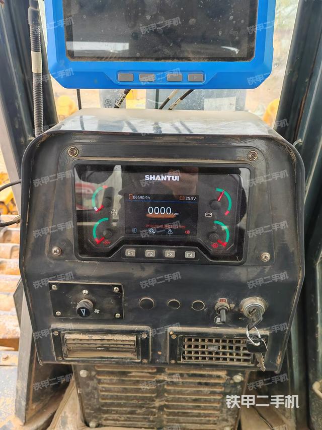 儀表盤全景（推土機(jī)駕駛室）