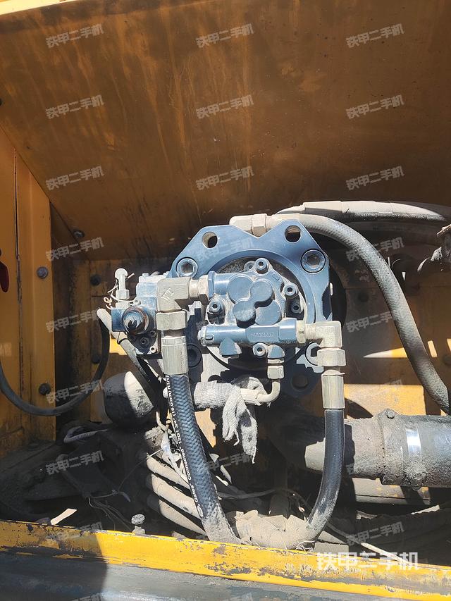 液壓泵艙室正面整體（整機(jī)外觀）