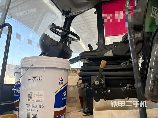 右側(cè)正面照（壓路機駕駛室）