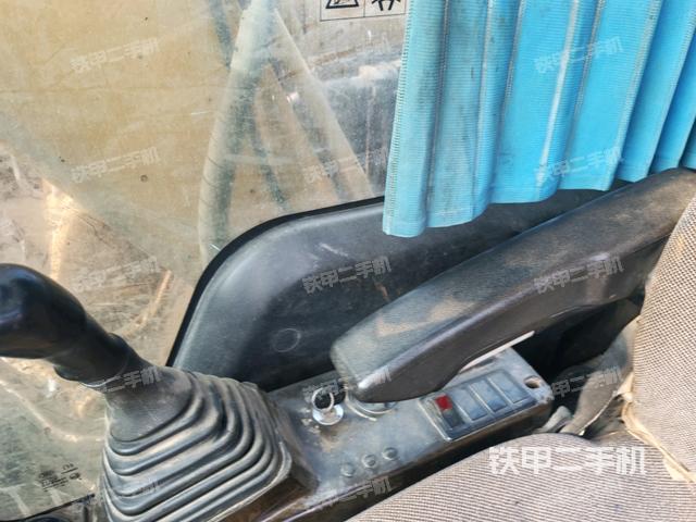 座椅右側(cè)控制臺/鑰匙門/油門/含右手柄(駕駛室部分) 座椅右側(cè)控制臺/鑰匙門/油門/含右手柄(駕駛室部分)