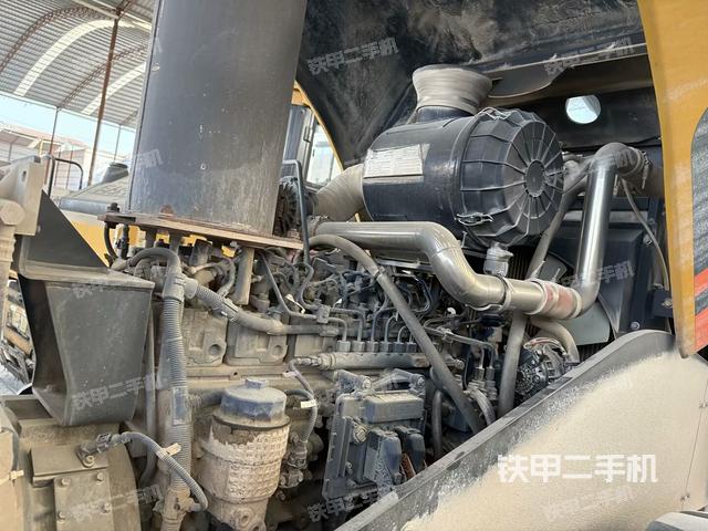 分動(dòng)箱或變速箱（壓路機(jī)發(fā)動(dòng)機(jī)艙）