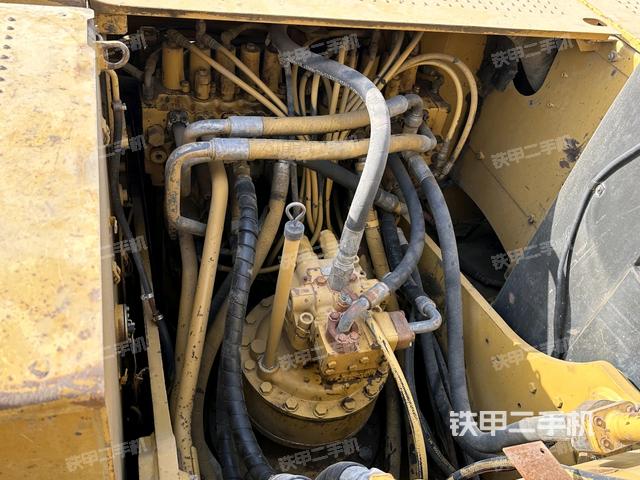 回轉馬達和主控閥（整機外觀）