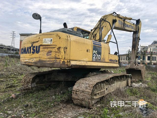小松PC240LC-8M0挖掘机的设备实拍-第3张实拍照片