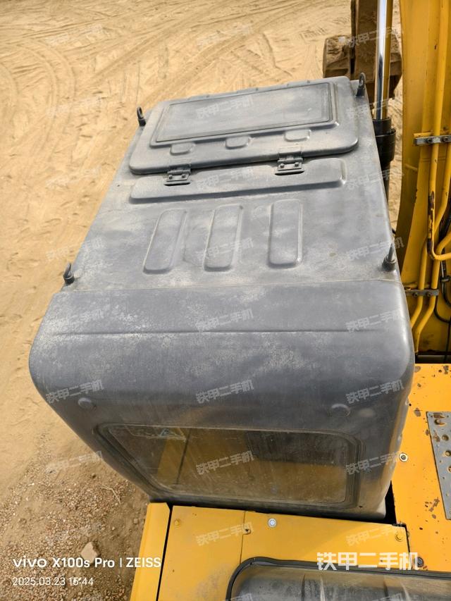 駕駛室頂部（整機外觀）