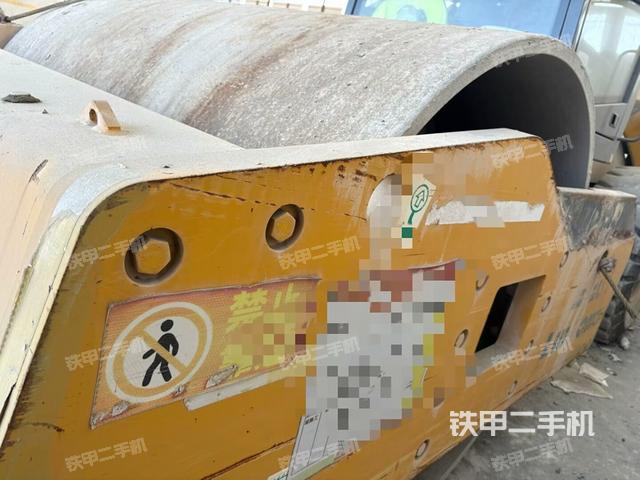 前輪右側(cè)減震塊連接及部件（壓路機前后車架）