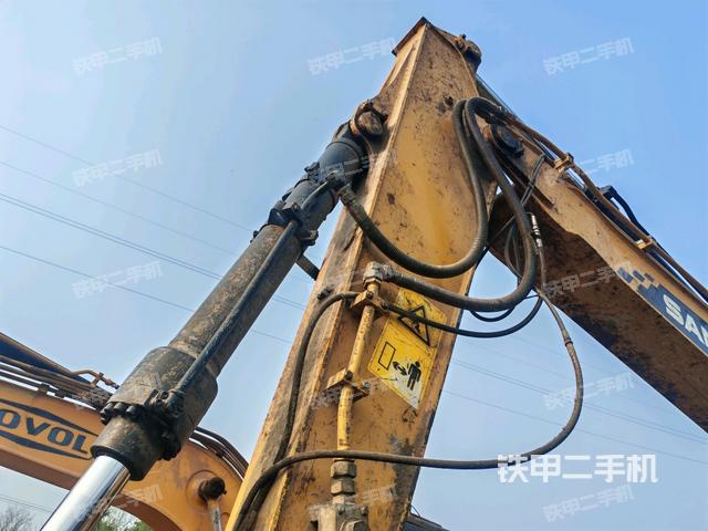 小臂整體左后(工作和回轉(zhuǎn)裝置) 小臂整體左后(工作和回轉(zhuǎn)裝置)