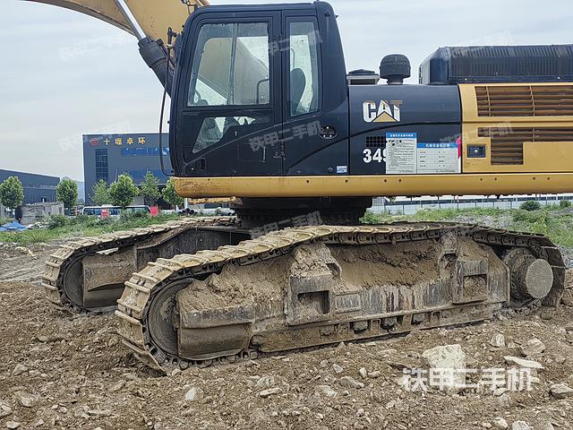 駕駛室頂部(整機(jī)外觀) 駕駛室頂部(整機(jī)外觀)