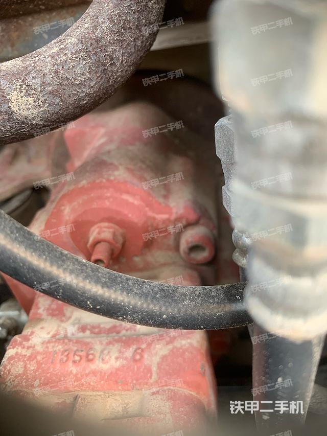 液壓泵艙室正面整體（整機(jī)外觀）