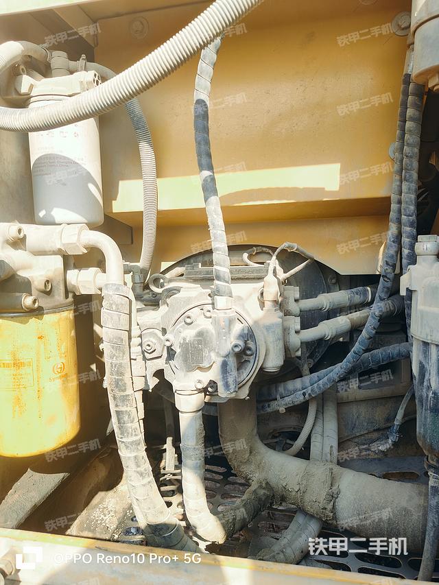 液壓泵艙室正面整體(整機(jī)外觀) 液壓泵艙室正面整體(整機(jī)外觀)