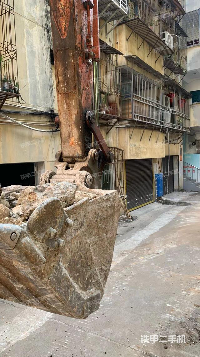 驾驶室顶部（整机外观）