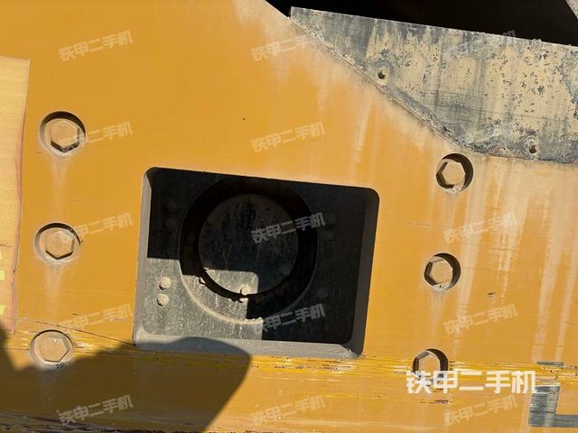 前輪右側(cè)減震塊連接及部件（壓路機(jī)前后車架）