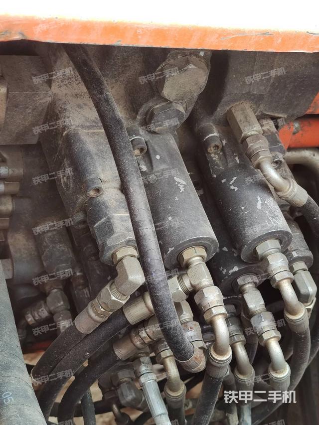 驾驶室顶部（整机外观）