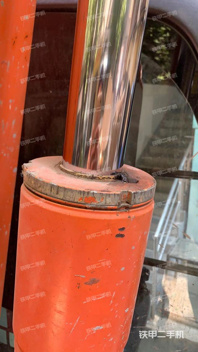 回转马达和主控阀（整机外观）