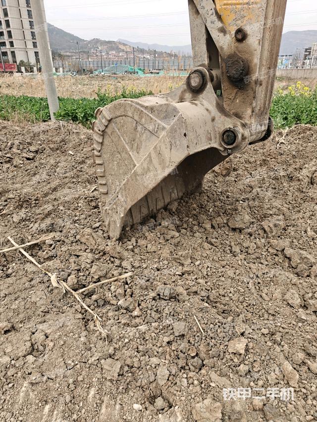 鏟斗右后整體(工作和回轉(zhuǎn)裝置) 鏟斗右后整體(工作和回轉(zhuǎn)裝置)