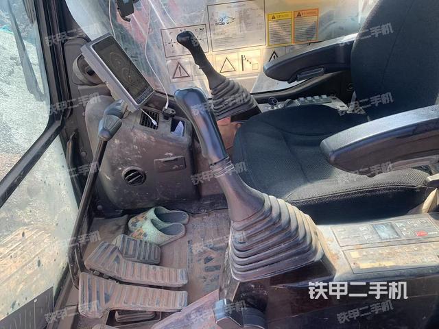 駕駛室整體(整機外觀) 駕駛室整體(整機外觀)