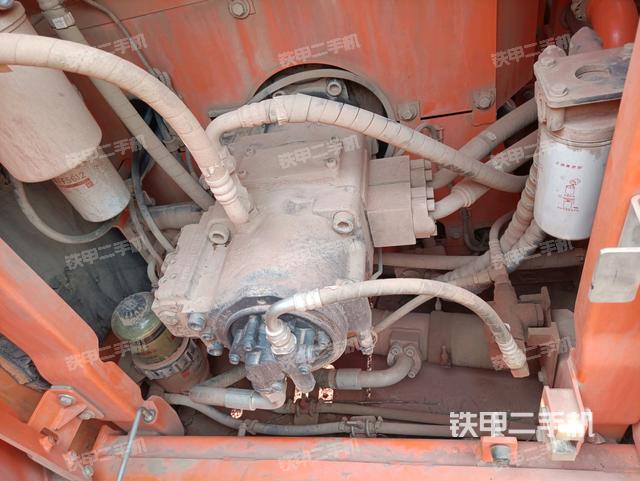 液壓泵斜45?右(大件艙室) 液壓泵斜45?右(大件艙室)