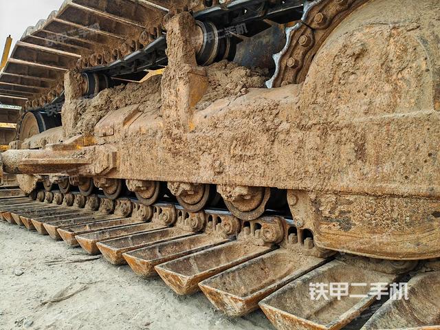 右引導(dǎo)輪（推土機(jī)底盤及工作裝置）