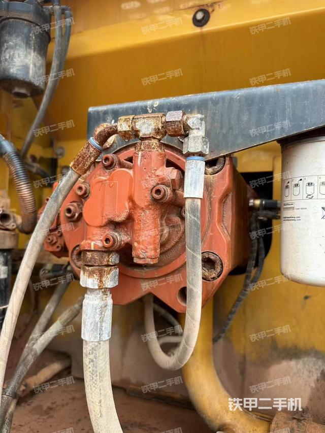 液壓泵艙室正面整體（整機(jī)外觀）