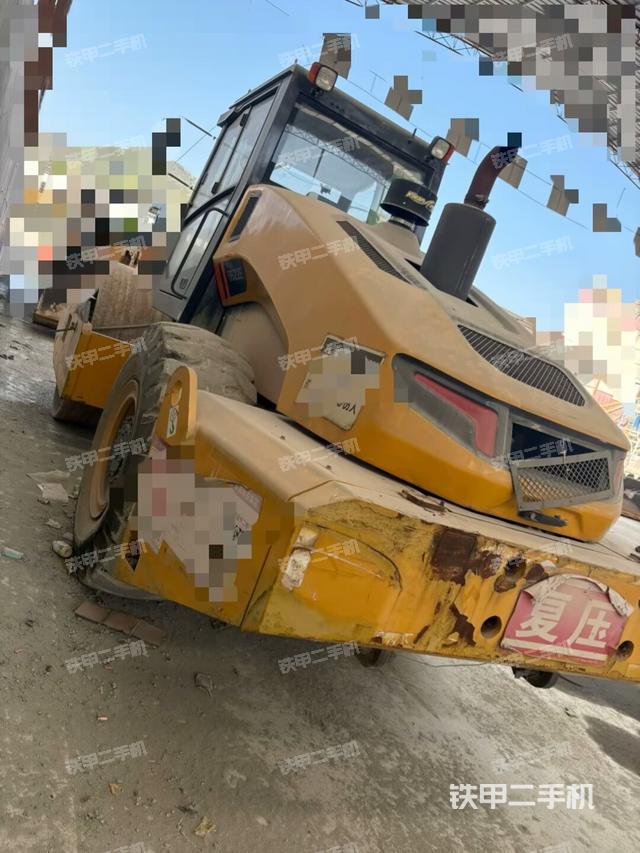 右前45°（壓路機整機外觀）