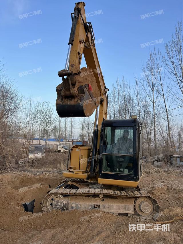 駕駛室整體(整機外觀) 駕駛室整體(整機外觀)