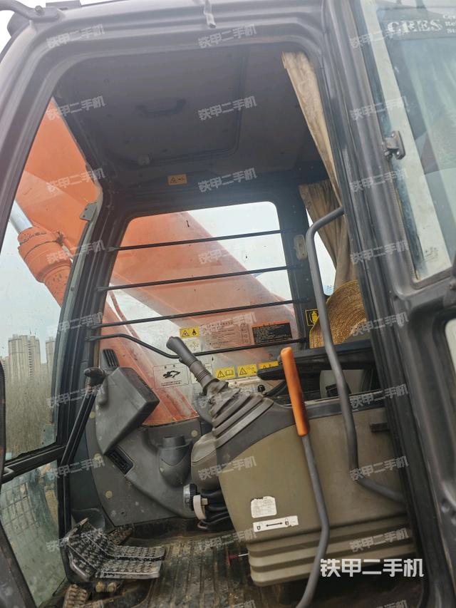 后窗玻璃角標(駕駛室部分) 后窗玻璃角標(駕駛室部分)