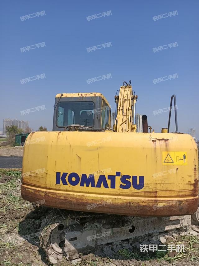 單側(cè)履帶整體(整機(jī)外觀) 單側(cè)履帶整體(整機(jī)外觀)