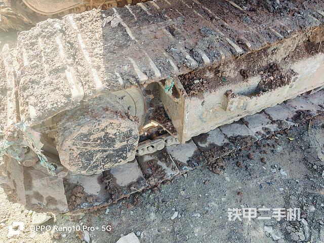 單側(cè)履帶整體(整機(jī)外觀) 單側(cè)履帶整體(整機(jī)外觀)