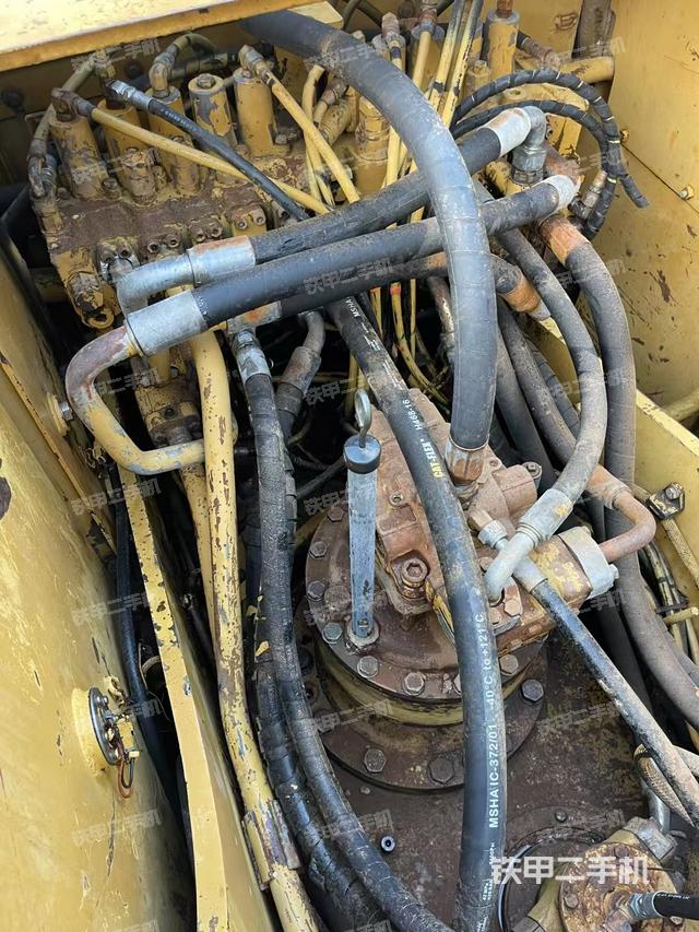 回转马达和主控阀（整机外观）