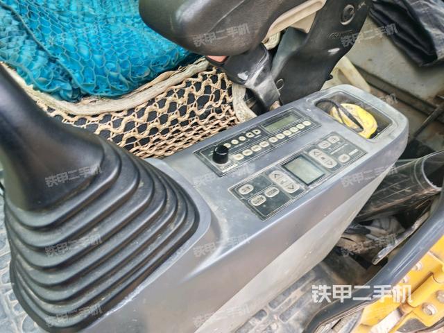 座椅左側(cè)控制臺/音響/含左手柄(駕駛室部分) 座椅左側(cè)控制臺/音響/含左手柄(駕駛室部分)