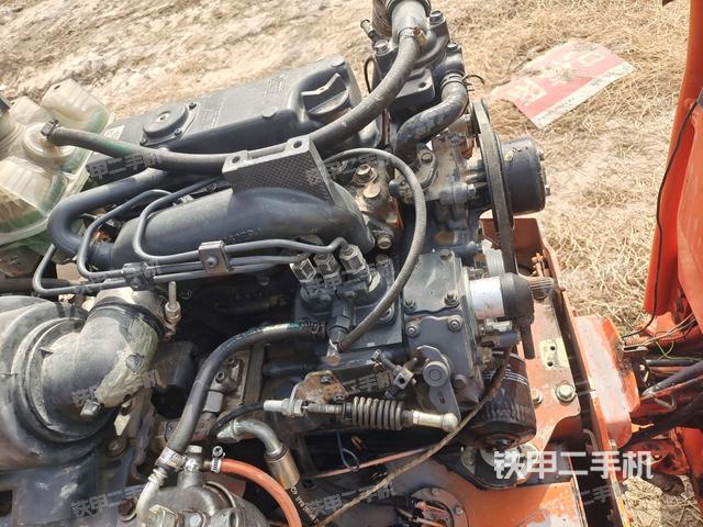 發(fā)動(dòng)機(jī)艙全景（壓路機(jī)發(fā)動(dòng)機(jī)艙）