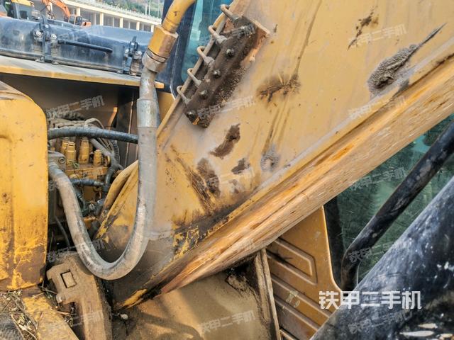 大臂根部?斜視(工作和回轉(zhuǎn)裝置) 大臂根部?斜視(工作和回轉(zhuǎn)裝置)