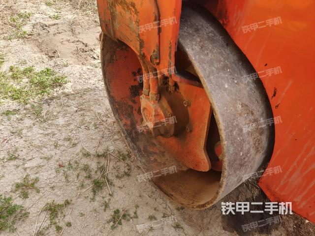 正后側(cè)（壓路機(jī)前后車(chē)架）
