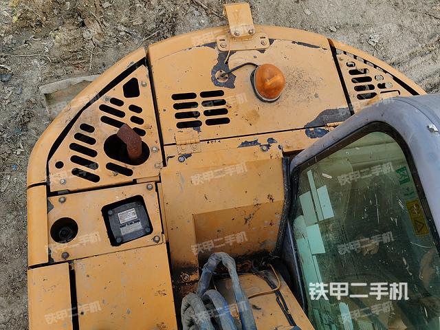 回转马达和主控阀（整机外观）