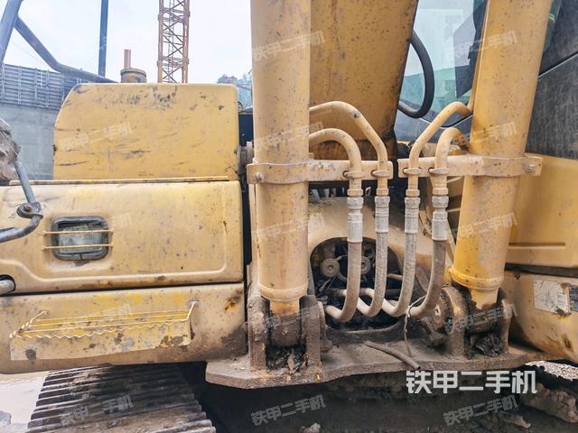 小臂整體右前(工作和回轉(zhuǎn)裝置) 小臂整體右前(工作和回轉(zhuǎn)裝置)